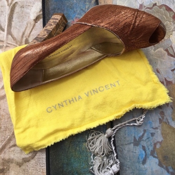 Cynthia Vincent Size 9 Mame Pump Heels (org. $348) - Picture 4 of 7